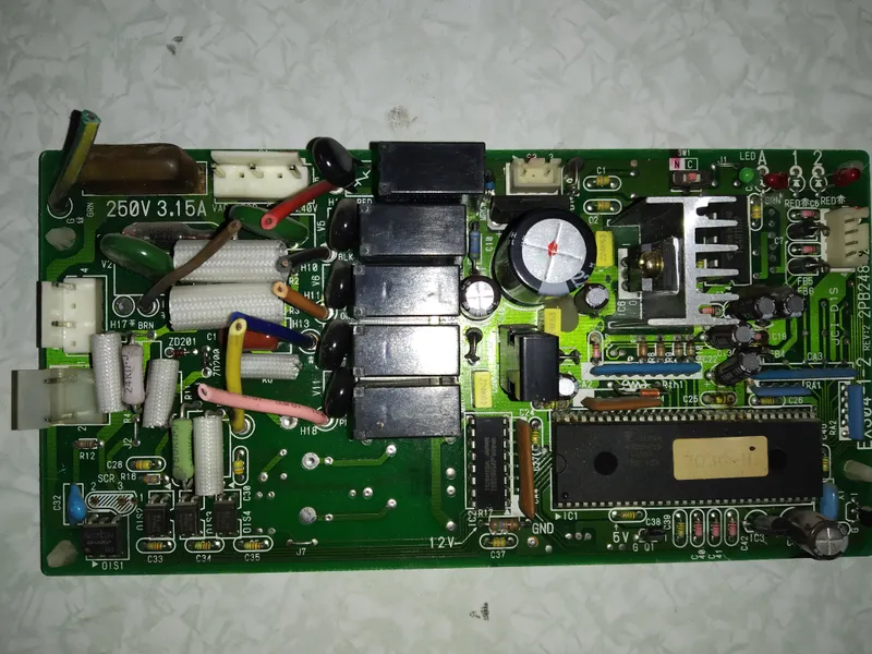 Placa Electrónica Aire Acondicionado 2PB24842-2