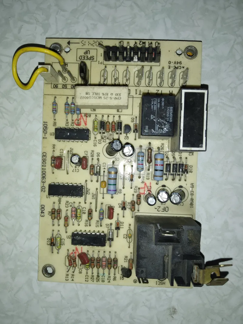 Placa Electrónica Aire Acondicionado CES0110063-02