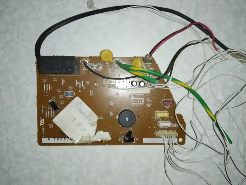 Placa Electrónica Aire Acondicionado CS-E12CKR