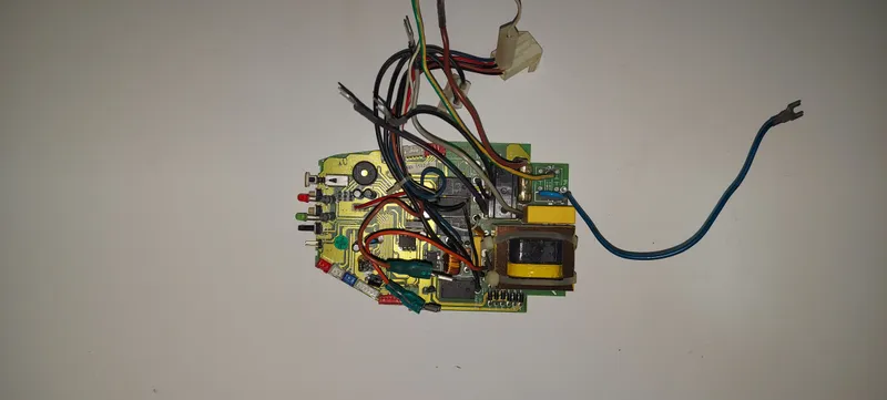 Placa Electrónica Aire Acondicionado 502151 NWNG-14 / WNG12P410 LCD