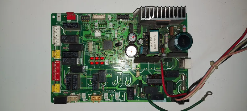 Placa Electrónica Aire Acondicionado EZ-003HHUE-C / WC050123F