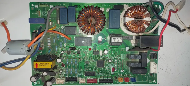 Placa Electrónica Aire Acondicionado A0H12LSAC K02EM-C-A(03) / EZ-002GHUE-C