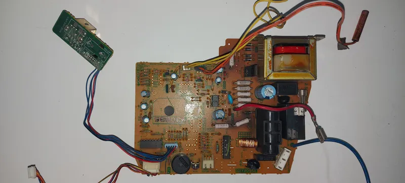 Placa Electrónica Aire Acondicionado 95YX095E / AY-X095E
