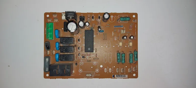 Placa Electrónica Aire Acondicionado A741123 / A71754-4
