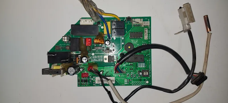 Placa Electrónica Aire Acondicionado CE-KFR26GW/Y-E1