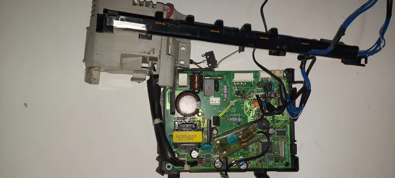 Placa Electrónica Aire Acondicionado AUUH368B 6870A90246A / MCC-5045-01