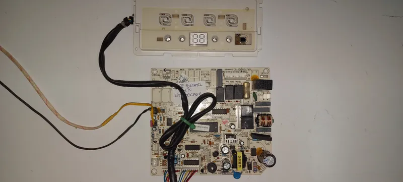 Placa Electrónica Aire Acondicionado CCW-1-18-HA-1MT / EZ-002FHUE-C