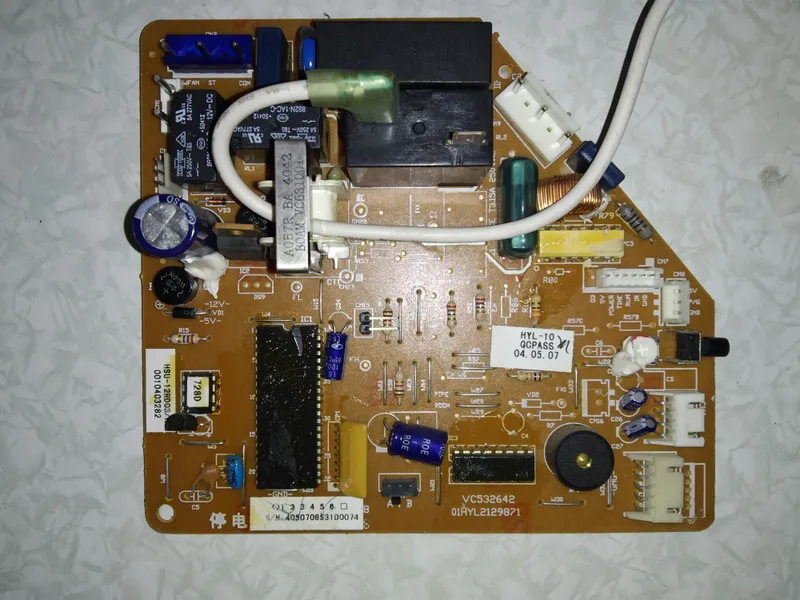 Placa Electrónica Aire Acondicionado VC532642 / 01HYL2129871