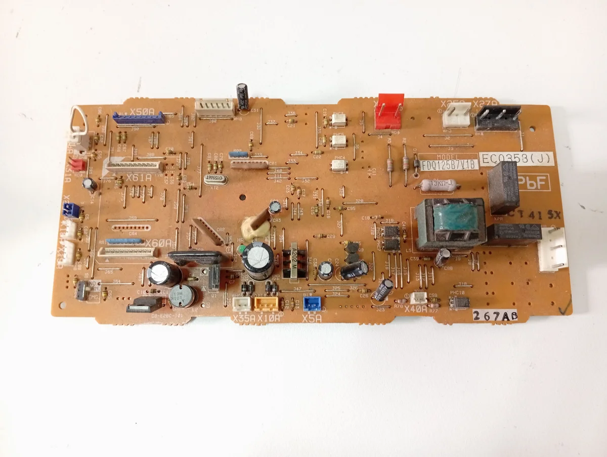 Placa Electrónica Aire Acondicionado FDQ125B7V1B/EC0358(J)/DB-E28C-101