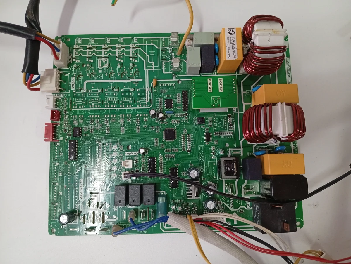 Placa Electrónica Aire Acondicionado 100LT234020S0/17122000002671