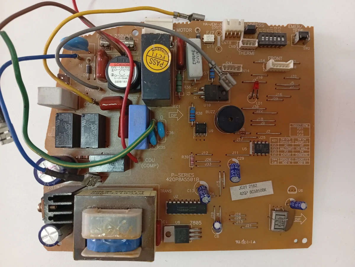 Placa Electrónica Aire Acondicionado P-SERIES 42QP8A5501B/J001 2162/42QP 8C5850BK