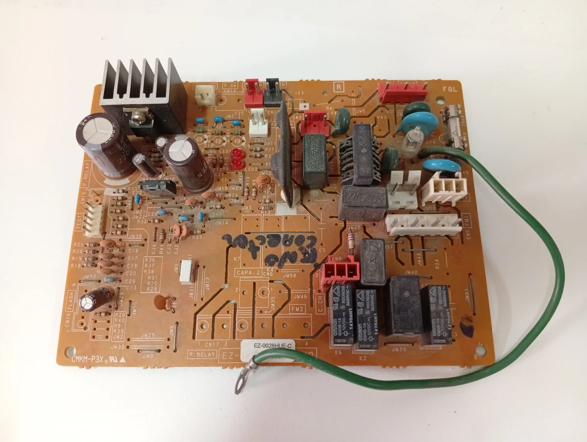 Placa Electrónica Aire Acondicionado CMKM-P3X/EZ-0028HUE-C