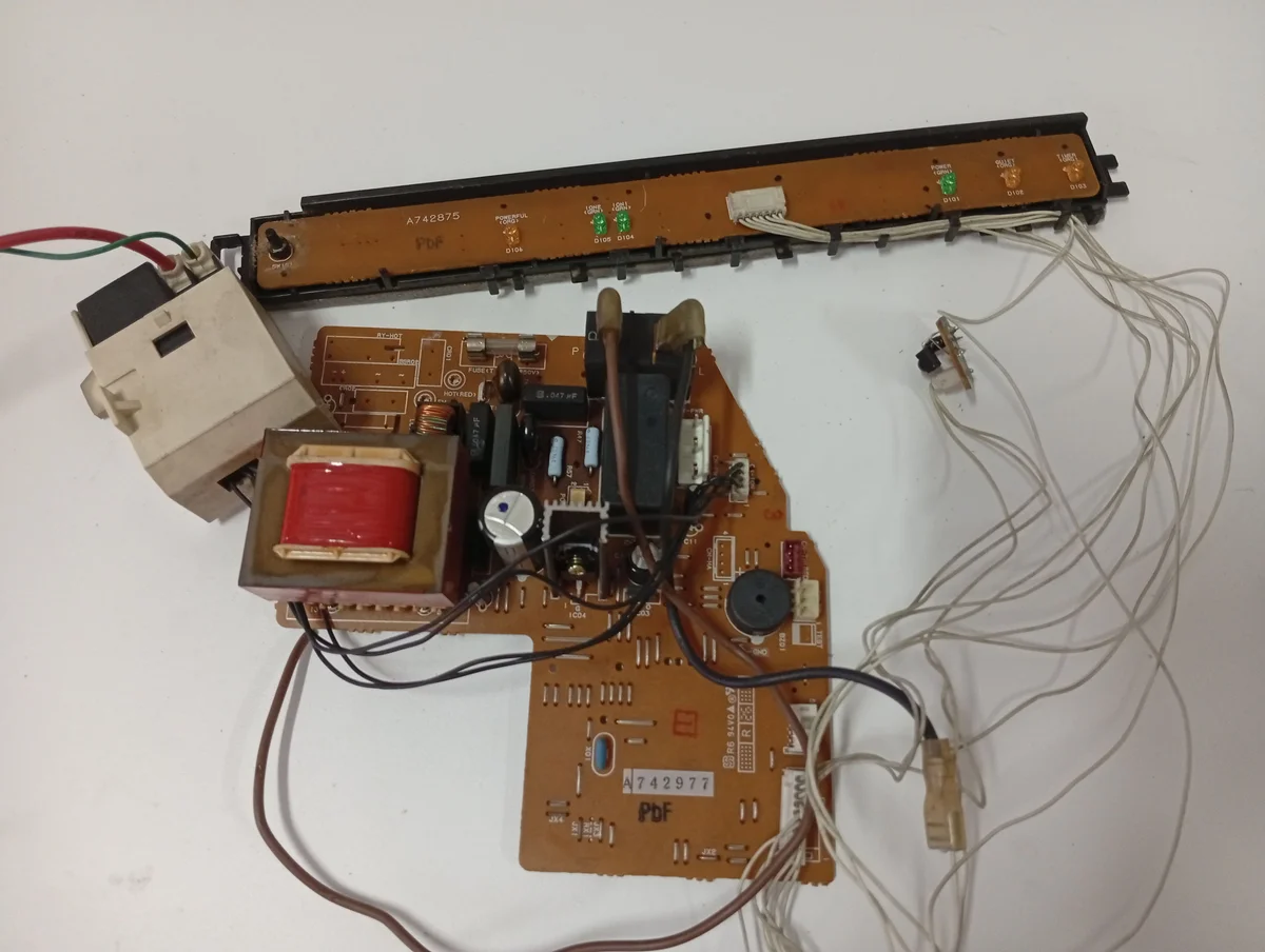 Placa Electrónica Aire Acondicionado A742977/A742875/A712219-1