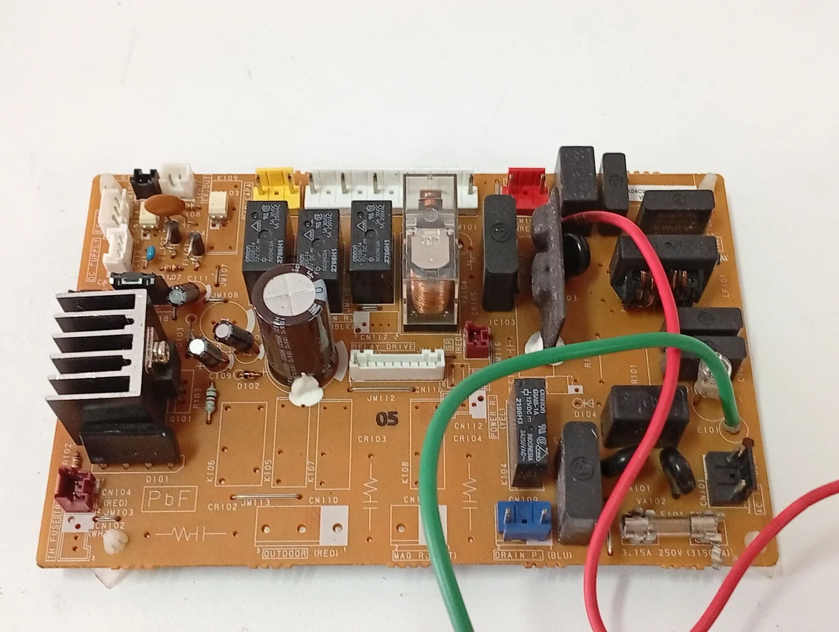 Placa Electrónica Aire Acondicionado K04CW-0405HSE-P0/WC061203R