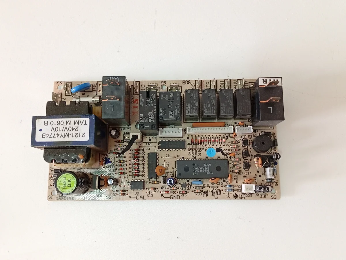 Placa Electrónica Aire Acondicionado 06A01AX 04305