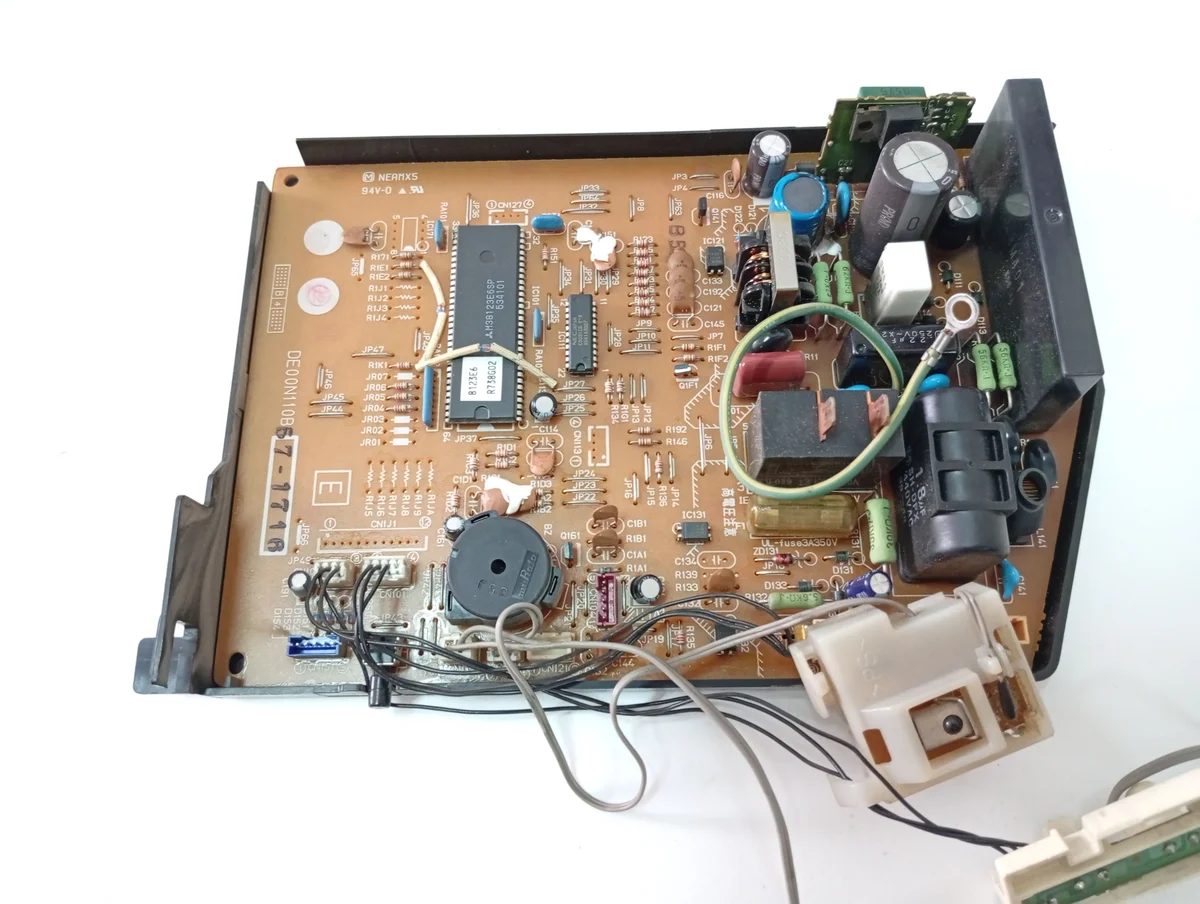 Placa Electrónica Aire Acondicionado HSN-18NV/DE00N110B