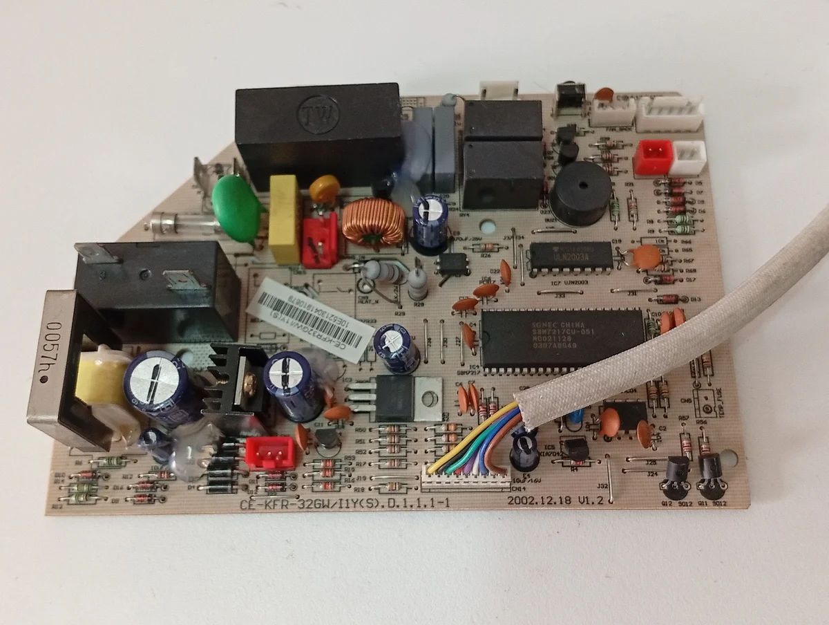 Placa Electrónica Aire Acondicionado CE-KFR-32GW/I1Y(S).D.1.1.1-1/10E5213041910679