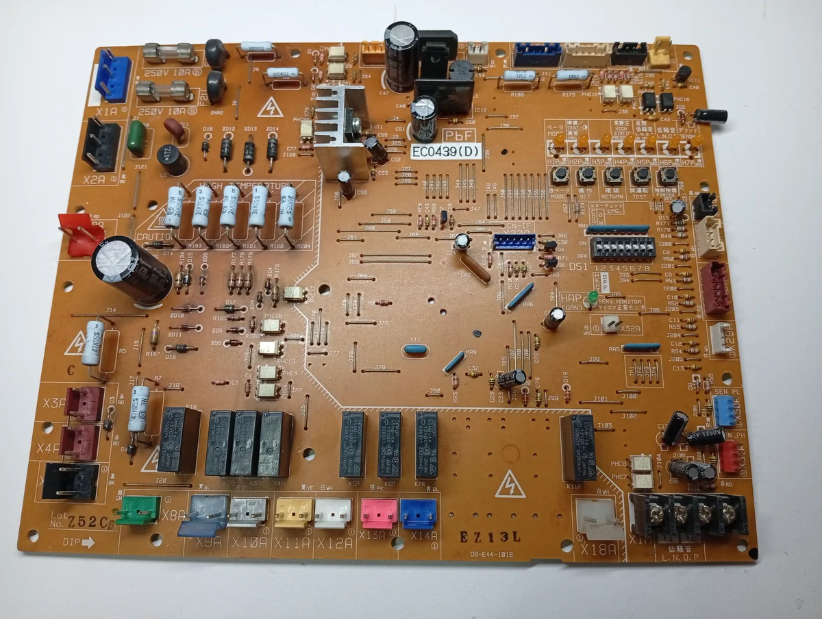 Placa Electrónica Aire Acondicionado Modelo: RZQ250B8W1B/DB-E44-101B/EC0439(D)