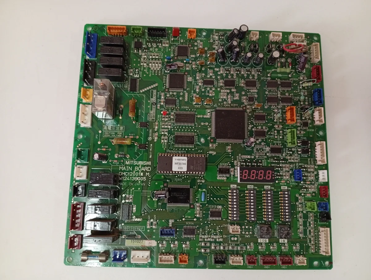 Placa Electrónica Aire Acondicionado MAIN BOARD DMC12001M/W124139G05/151027 AC/Y-400YMFC/WF30766/X03