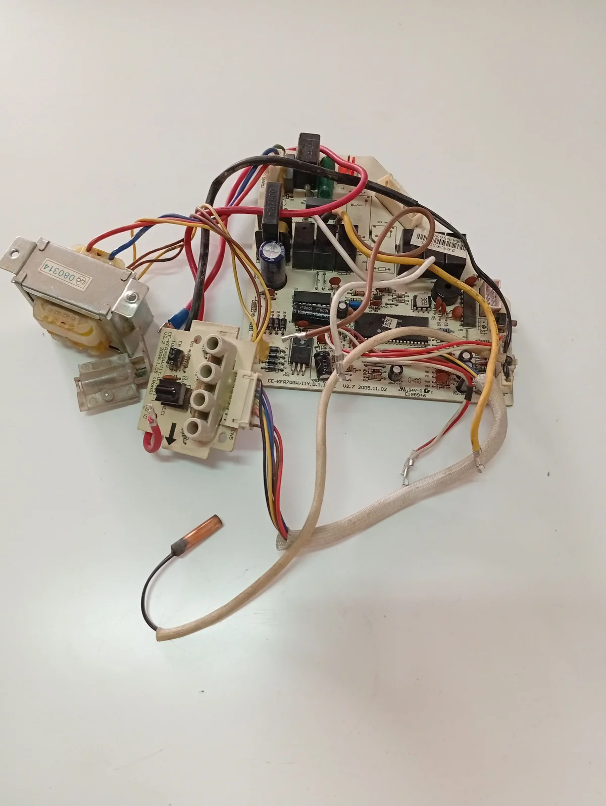 Placa Electrónica Aire Acondicionado CE-KFR70GW/I1Y.D.1.1.1-1