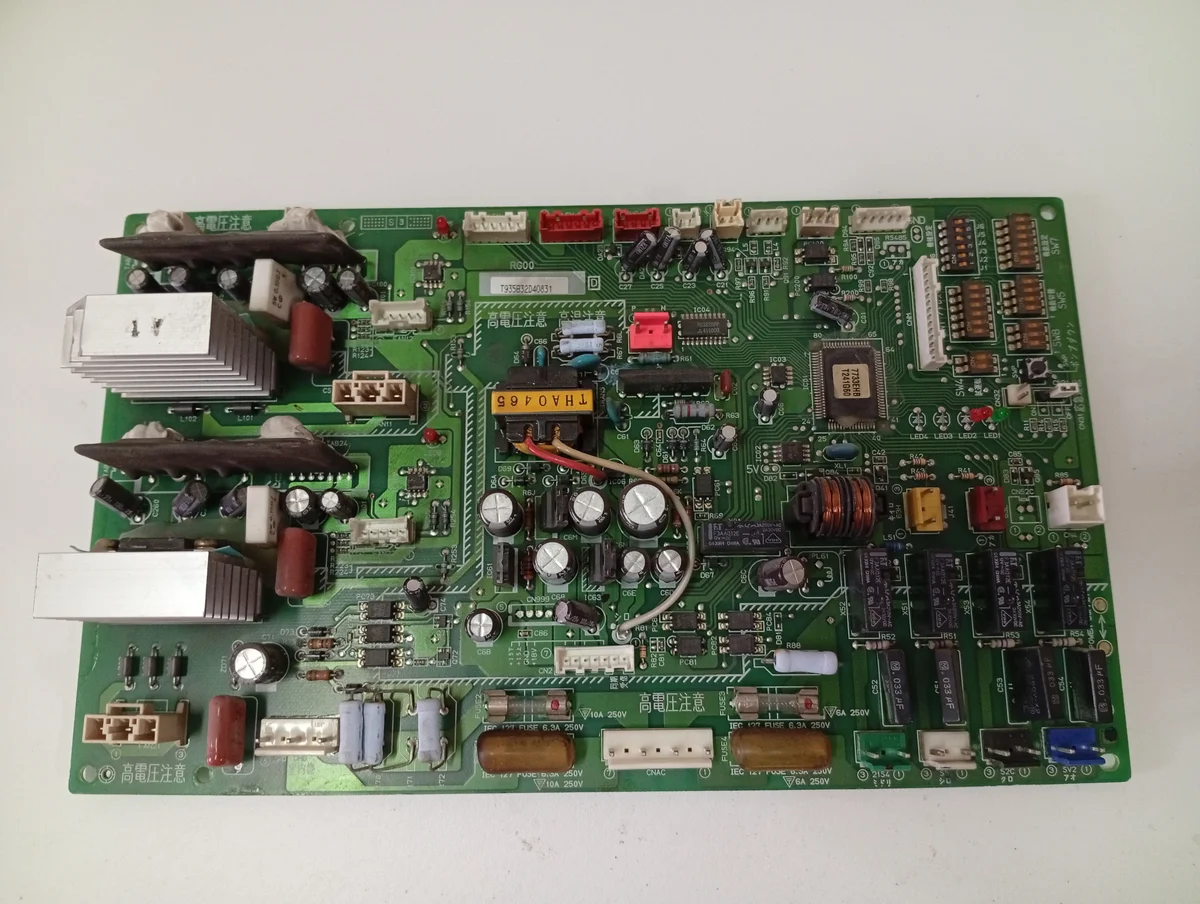 Placa Electrónica Aire Acondicionado T935B32D40831/RG76J854G03