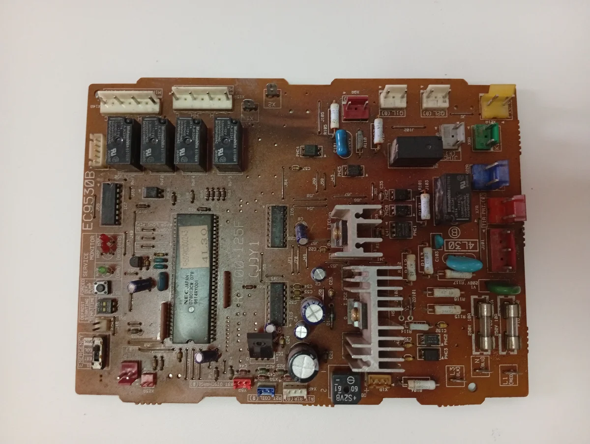 Placa Electrónica Aire Acondicionado RY100.125F(J)Y1/EC9530B