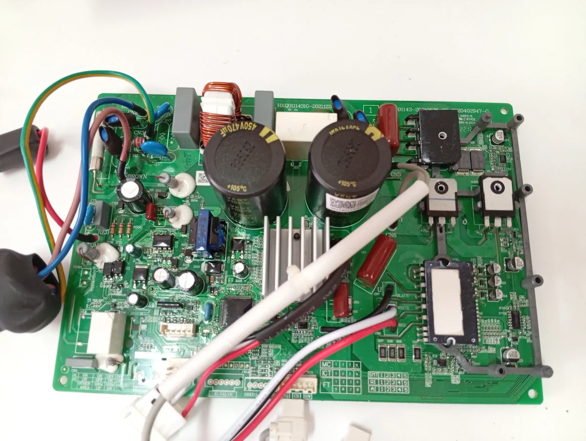 Placa Electrónica Aire Acondicionado 0011801143U/V9039801L6/HKQ01114310-20211220/0011801143-20210526-02-0320402947-G