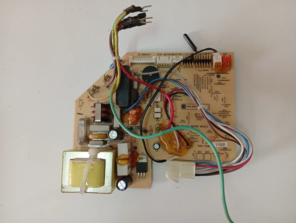 Placa Electrónica Aire Acondicionado PCB DCR (DELTA) INDOOR REV0.3 P/N:250A339-03
