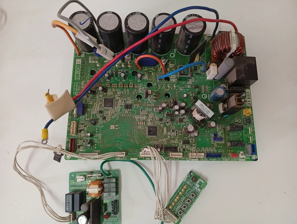 Placa Electrónica Aire Acondicionado EC0641(F)/CT429U/DB-H14-101C/EC0667(A)/CT410A/DB-G47-101A/DB-G47-101B/EC0542-2(A)/CT428H/DB-H36-101