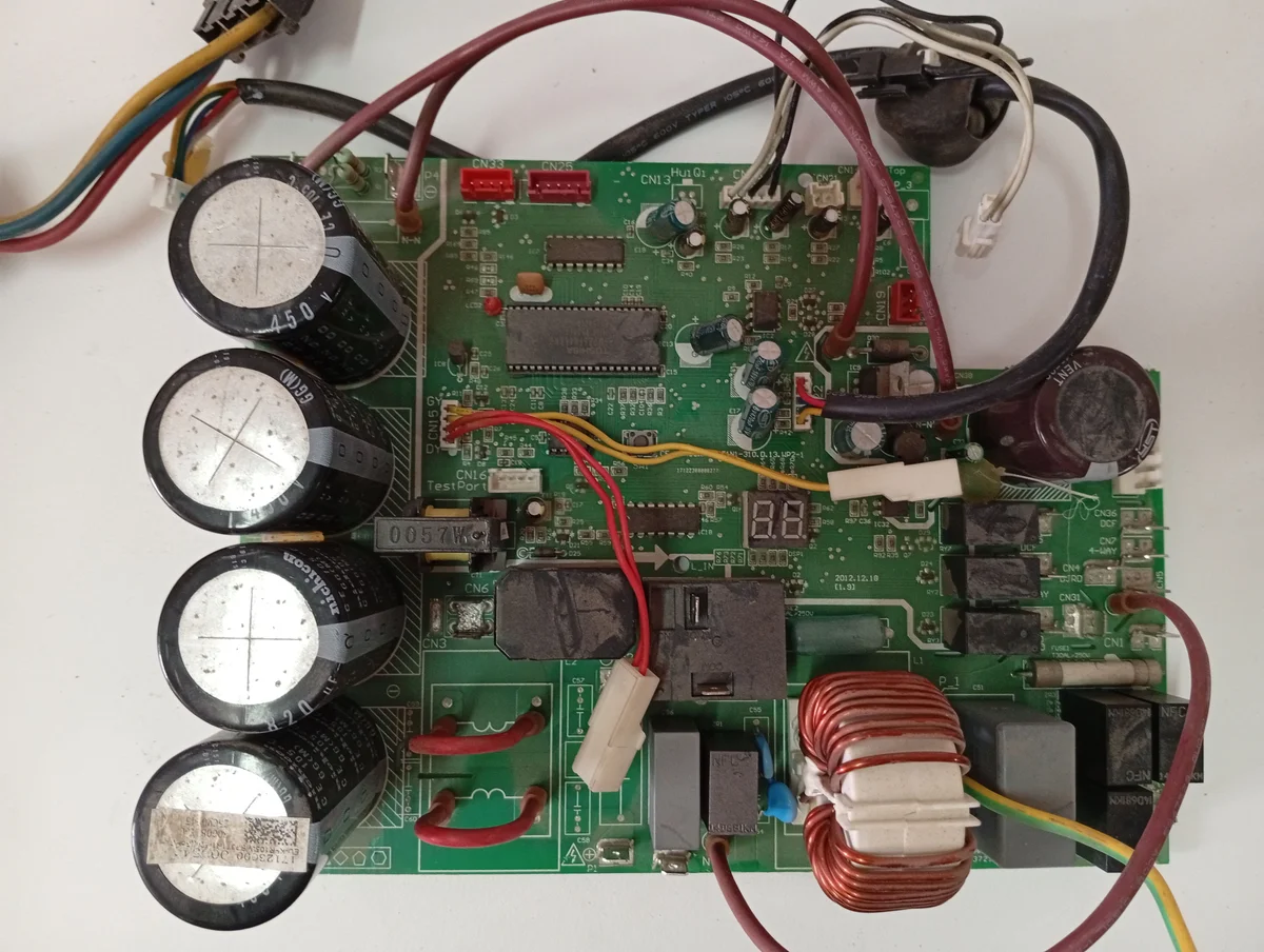 Placa Electrónica Aire Acondicionado CE-KFR90W/BP3T1N1-310.D.13.WP2-1/100LT233729A2