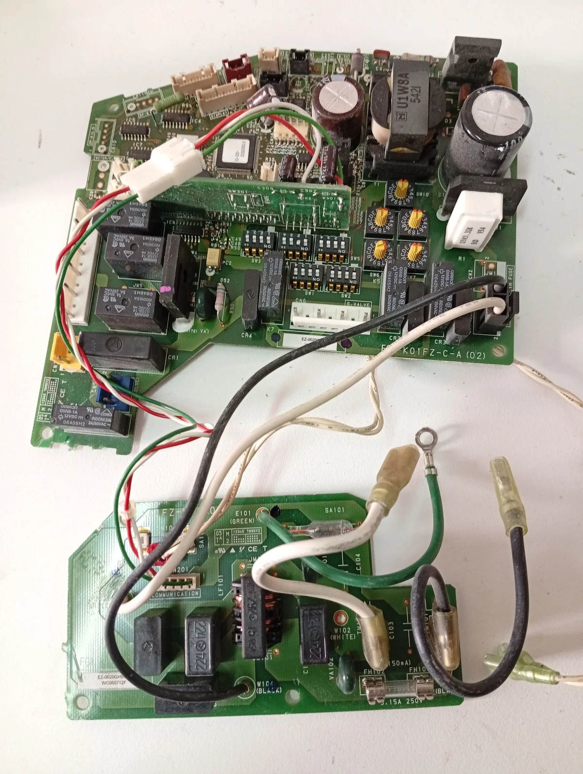 Placa Electrónica Aire Acondicionado K01FZ-C-A(02)/EZ-0020GHSE-C/K01FZ-P-A(02)/EZ-0020GHSE-P