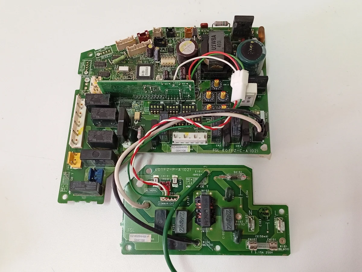 Placa Electrónica Aire Acondicionado MODELO: AR25TFCMF/EZ-0020HHSE-C/K01FZ-C-A(02)/EZ-0020HHSE-P/K01FZ-P-A(02)